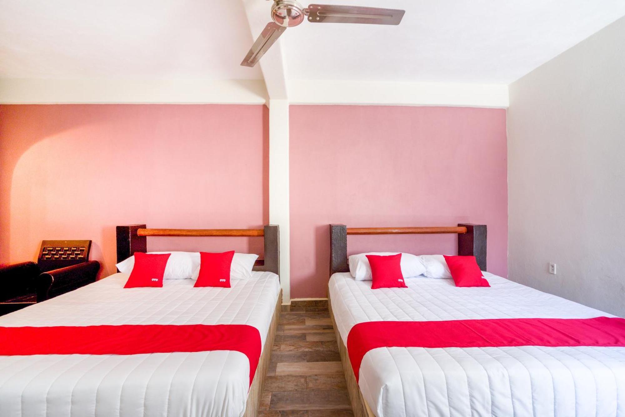 Oyo Hotel Posada Lys, 锡瓦塔塔内霍 外观 照片