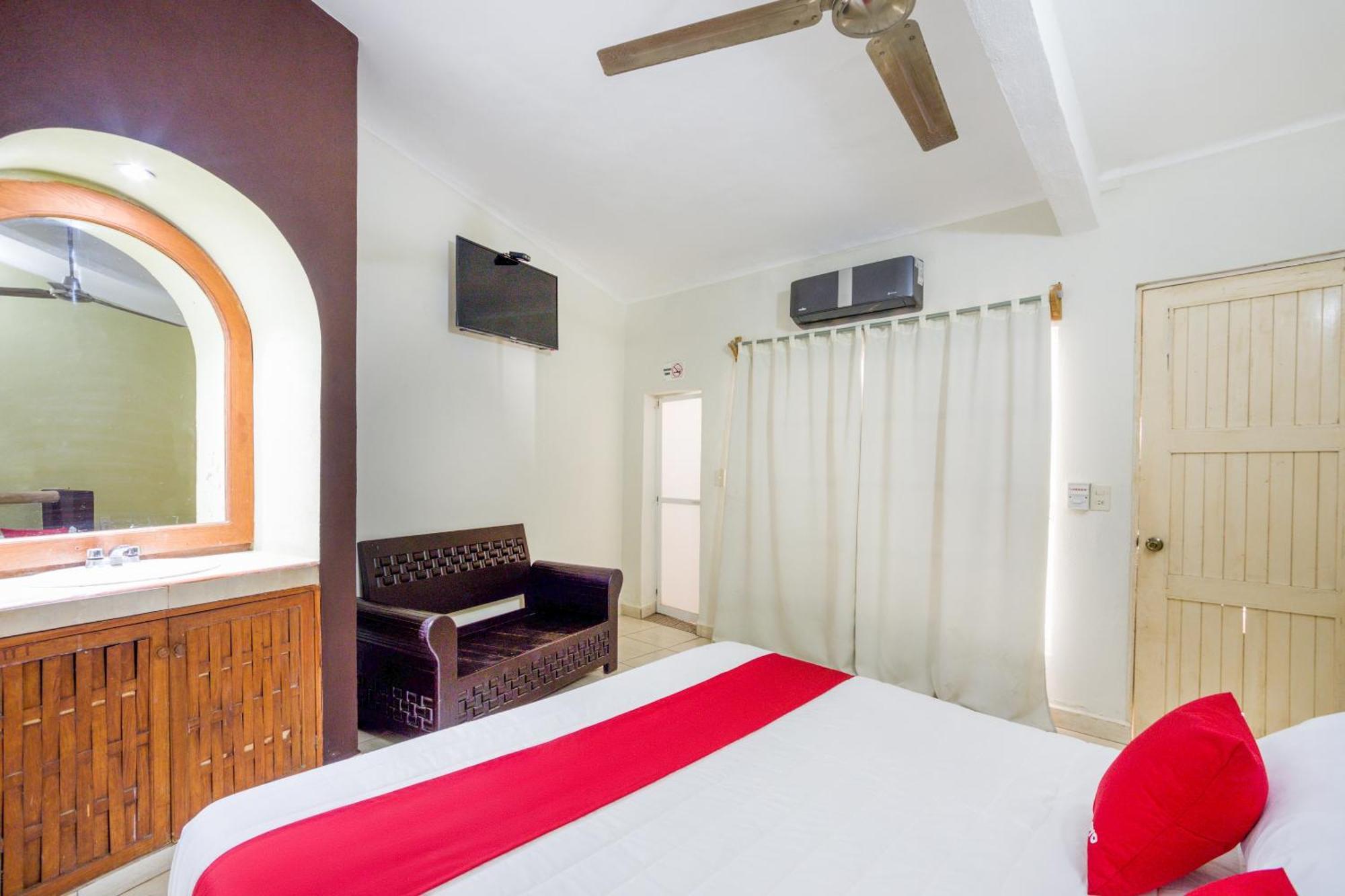 Oyo Hotel Posada Lys, 锡瓦塔塔内霍 外观 照片