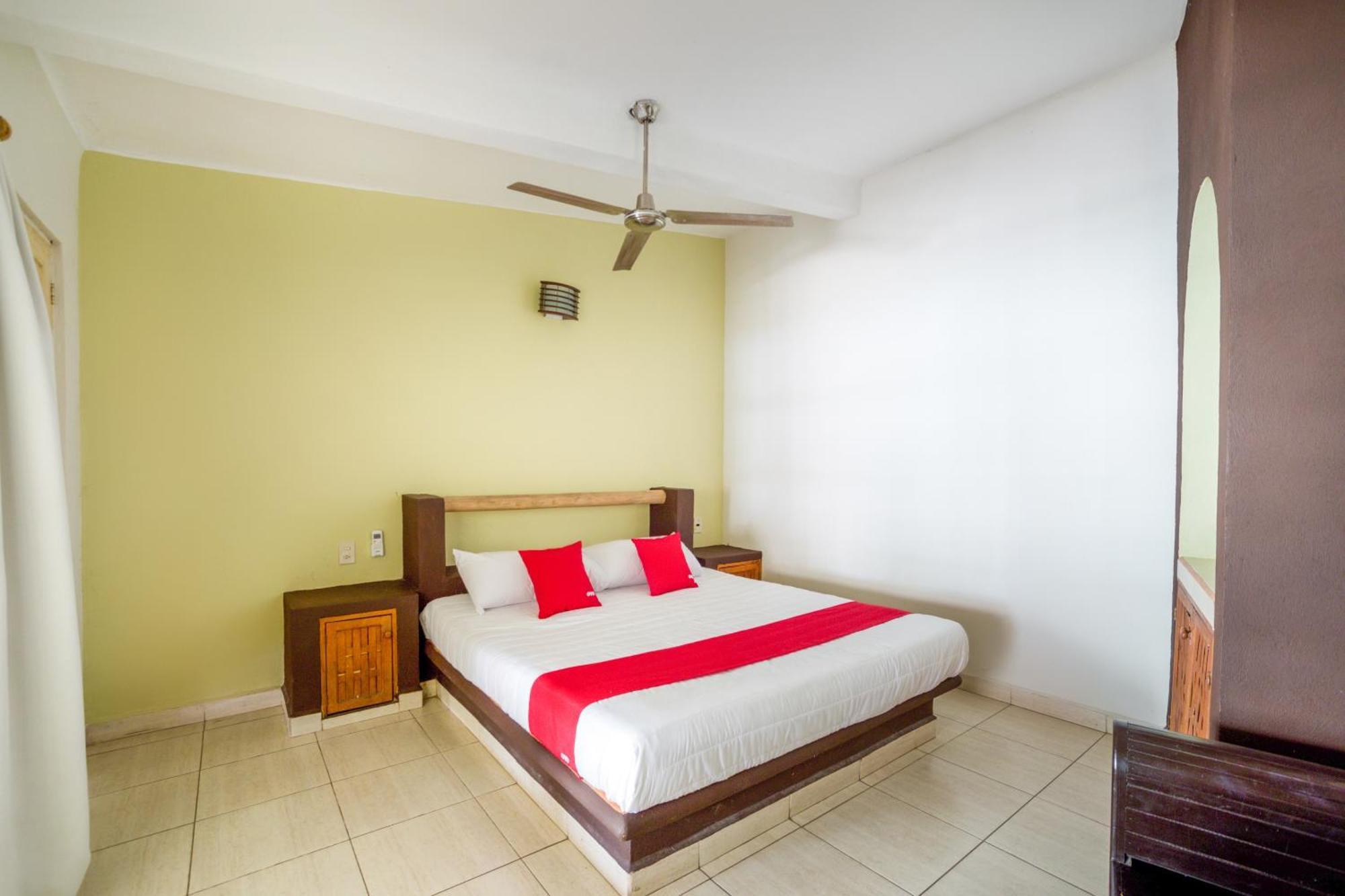 Oyo Hotel Posada Lys, 锡瓦塔塔内霍 外观 照片
