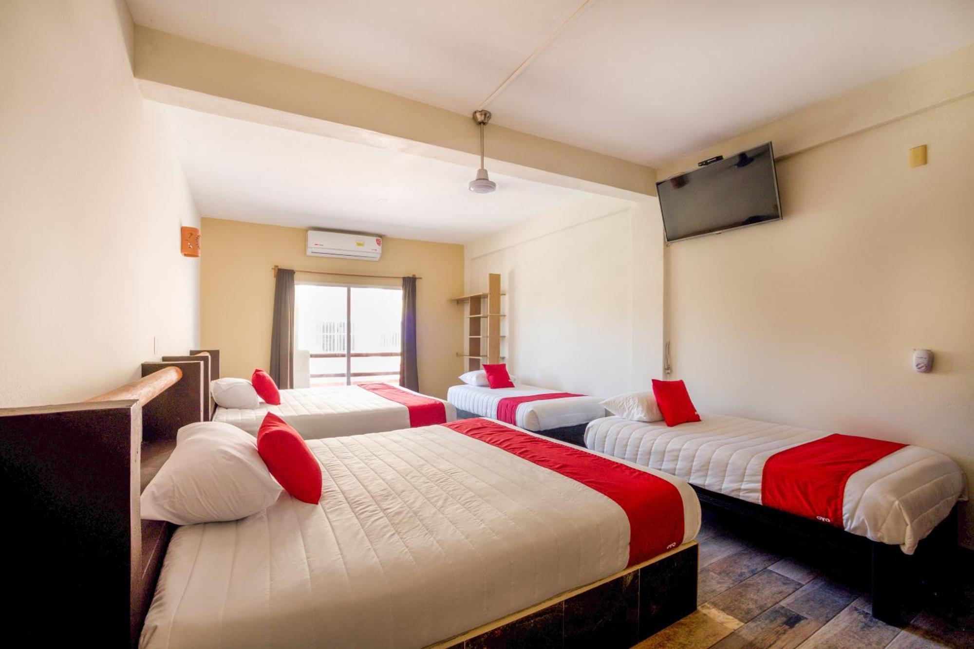 Oyo Hotel Posada Lys, 锡瓦塔塔内霍 外观 照片