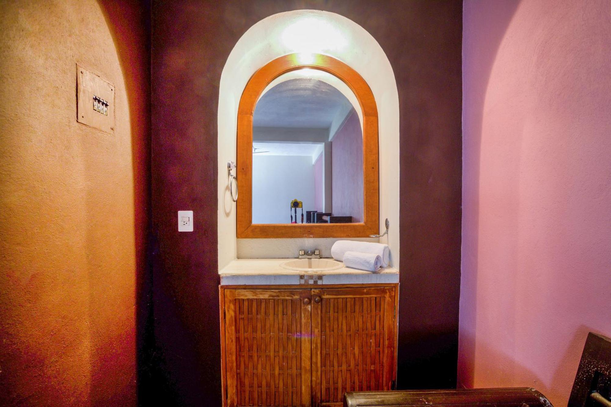 Oyo Hotel Posada Lys, 锡瓦塔塔内霍 外观 照片